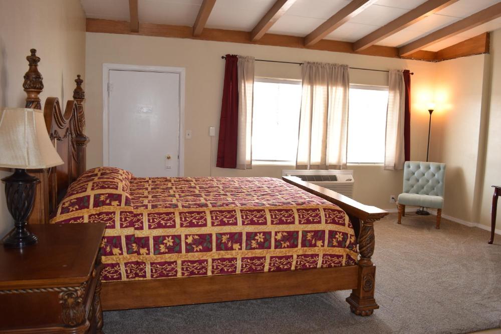 Deluxe King Room interior